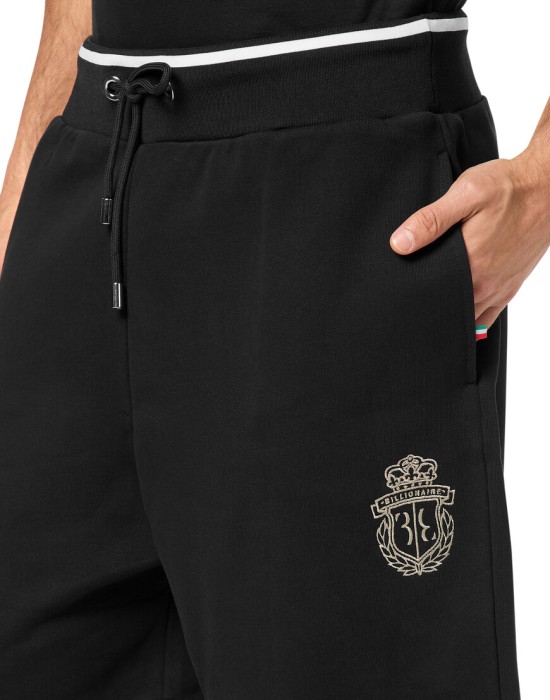 Товар черного цвета с внутренней стороны