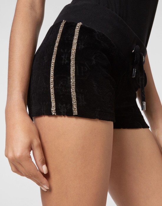 Товар черного цвета с внутренней стороны