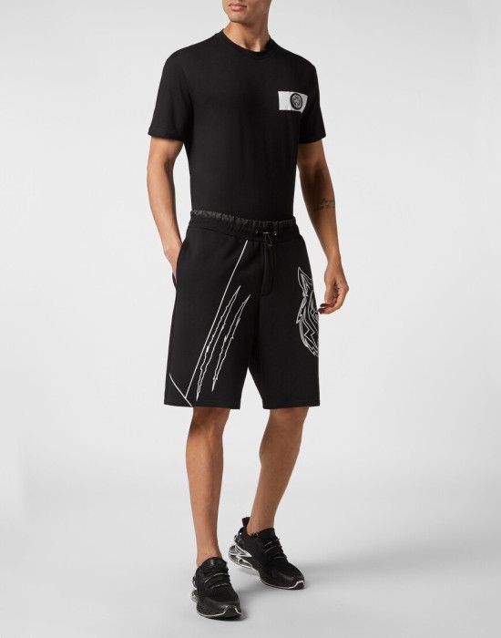 Товар черного цвета с внутренней стороны