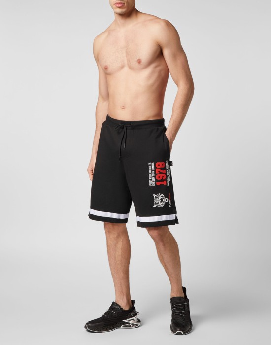 Товар черного цвета с внутренней стороны