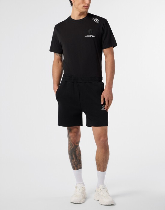 Товар черного цвета с внутренней стороны