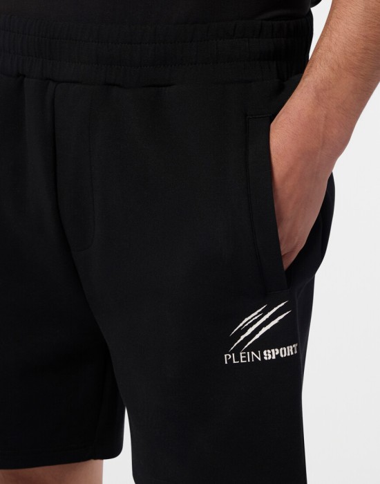 спортивные шорты  из проверенных материалов спереди