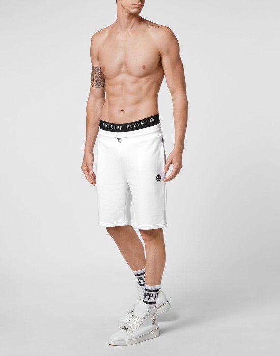 Товар белого цвета с внутренней стороны