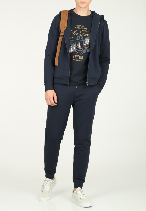 спортивный костюм  из италии вид сбоку