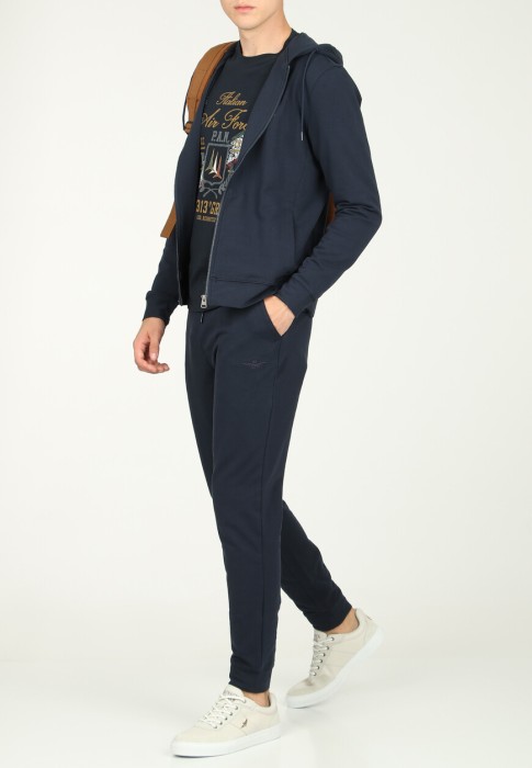 Товар синего цвета с внутренней стороны