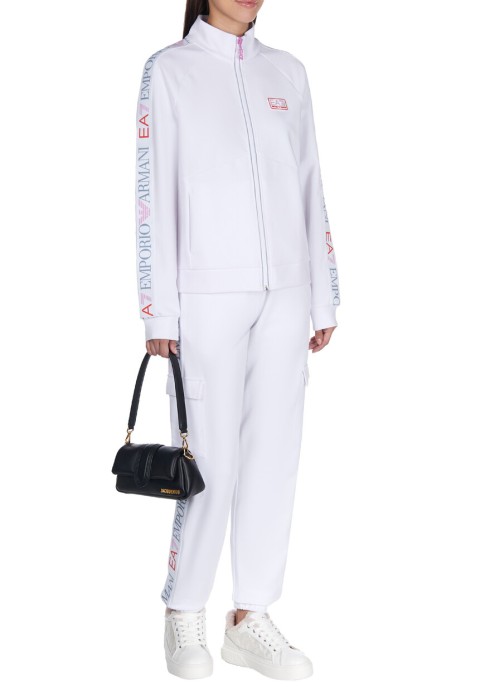 спортивный костюм  из проверенных материалов спереди