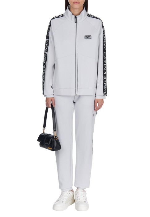 Товар серого цвета с внутренней стороны