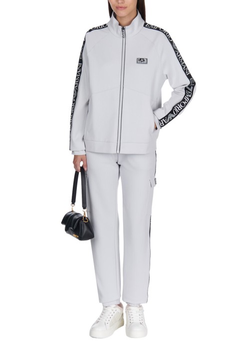 спортивный костюм  из проверенных материалов спереди