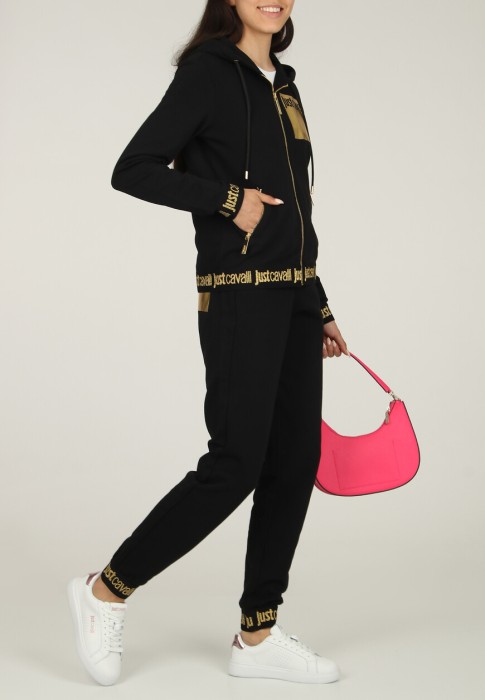 Товар черного цвета с внутренней стороны