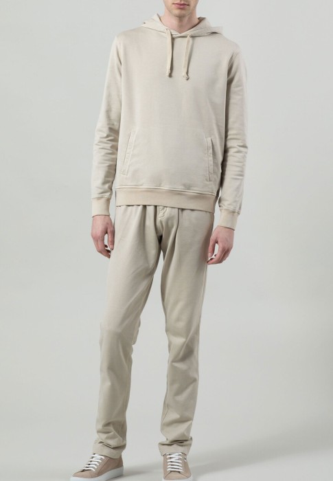 Товар бежевого цвета с внутренней стороны