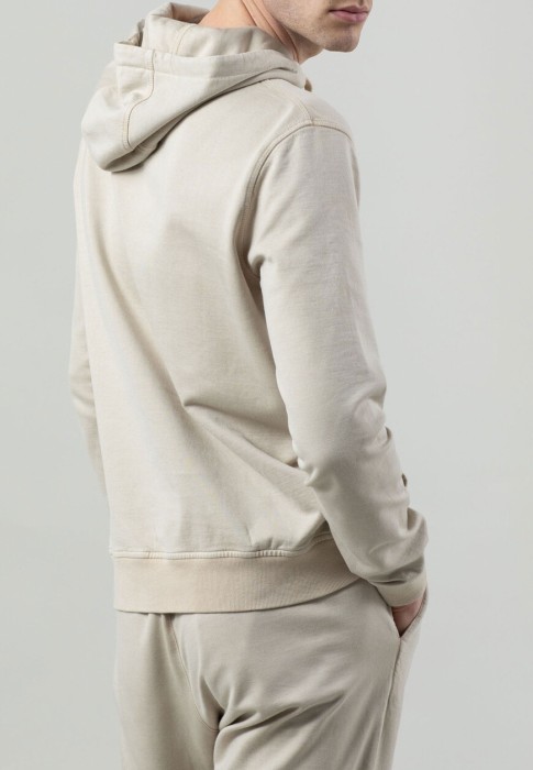 спортивный костюм  из проверенных материалов спереди