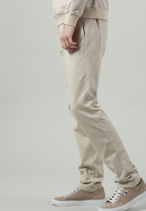 спортивный костюм  универсального стиля с лицевой стороны