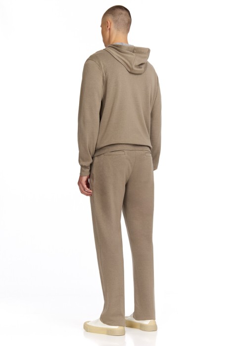 Товар коричневого цвета с внутренней стороны