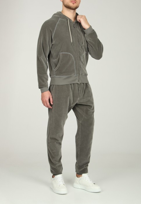 спортивный костюм  из америки вид сбоку