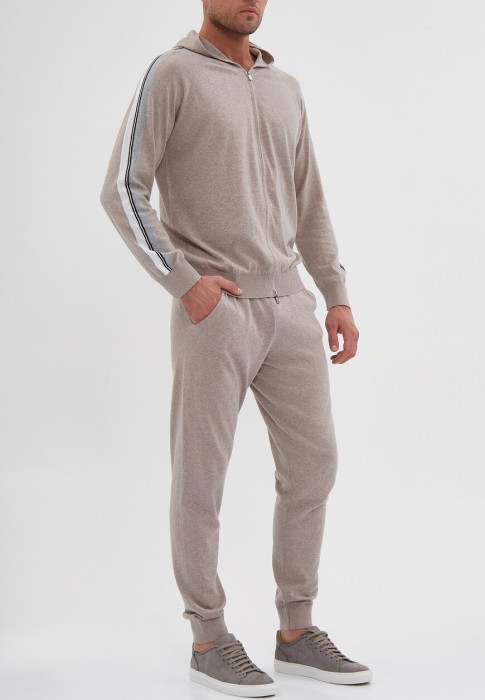 спортивный костюм  по цене 89340 руб вид справа