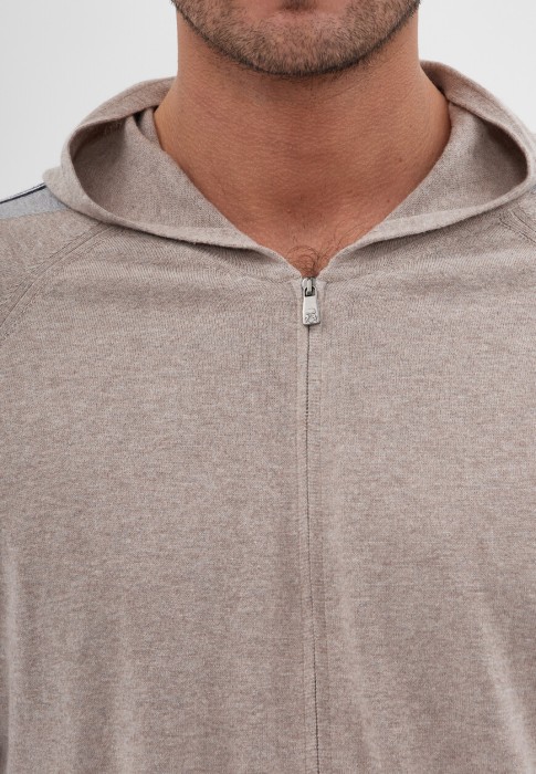 спортивный костюм  из проверенных материалов спереди