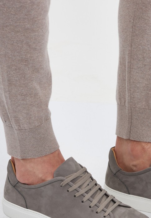 спортивный костюм  спортивного стиля с лицевой стороны