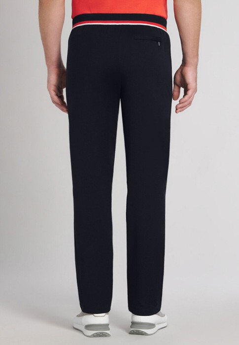 спортивный костюм  из проверенных материалов спереди