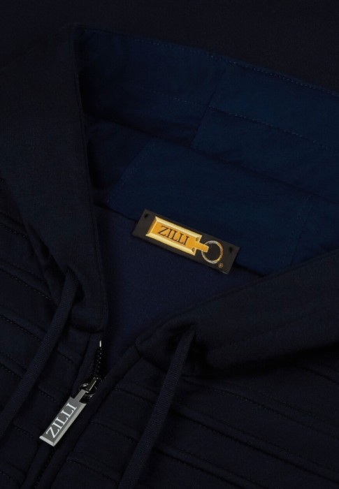 спортивный костюм  спортивного стиля с лицевой стороны