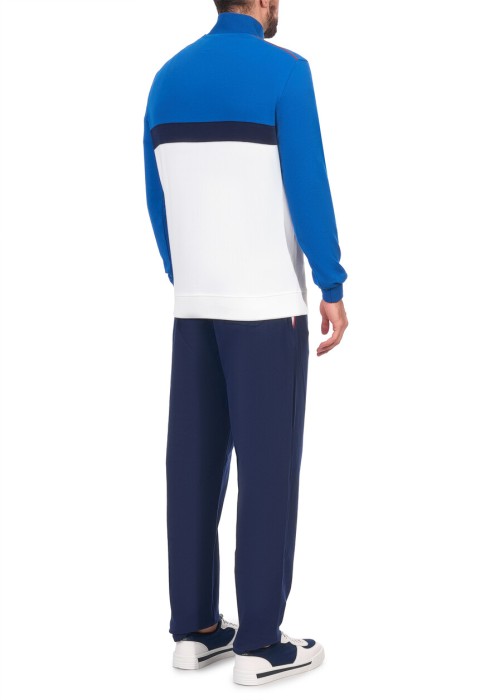 Товар синего цвета с внутренней стороны