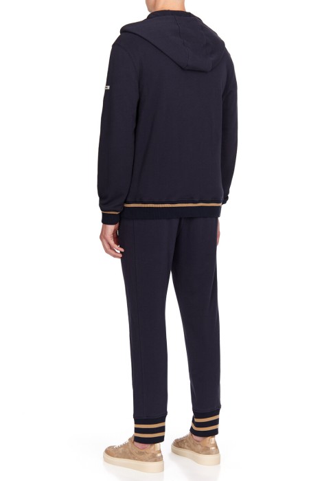 спортивный костюм  из проверенных материалов спереди