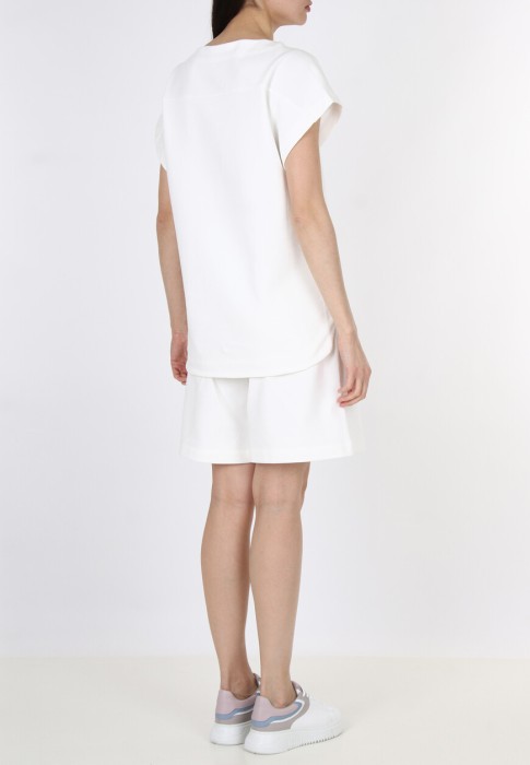 Товар белого цвета с внутренней стороны