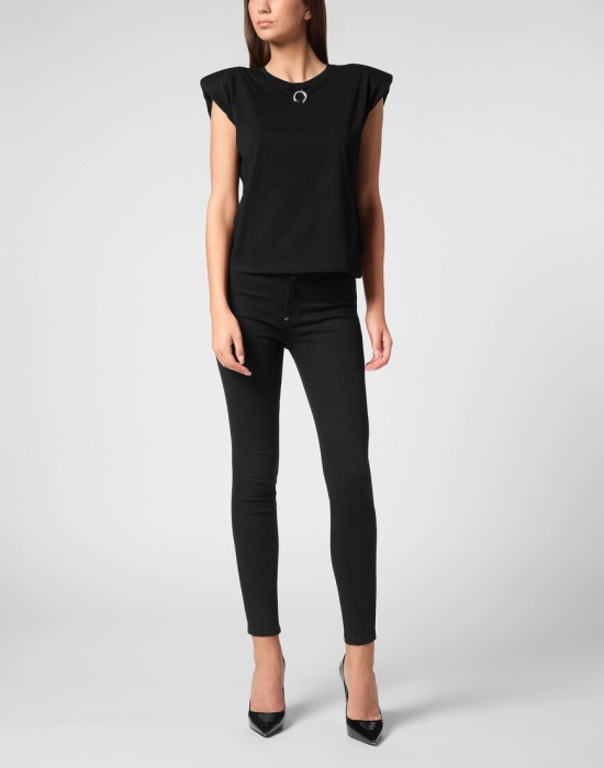 Товар черного цвета с внутренней стороны