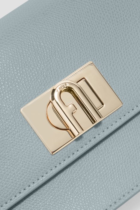 Товар голубого цвета с внутренней стороны