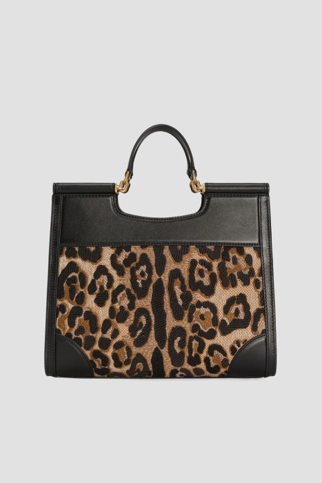 Товар разноцветного цвета с внутренней стороны