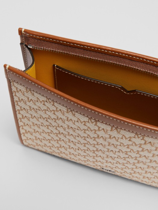 Продукция для женщин фото