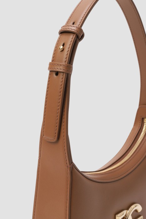 Товар коричневого цвета с внутренней стороны