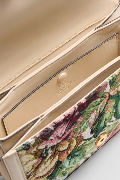 Продукция для женщин фото