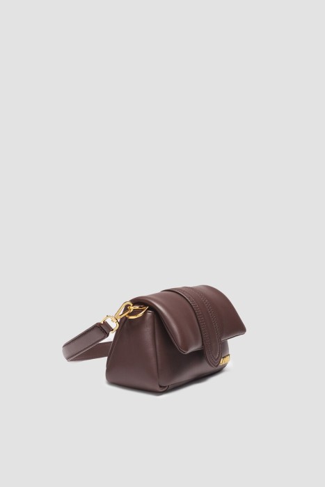 Товар коричневого цвета с внутренней стороны