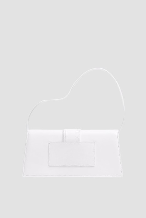 Товар белого цвета с внутренней стороны