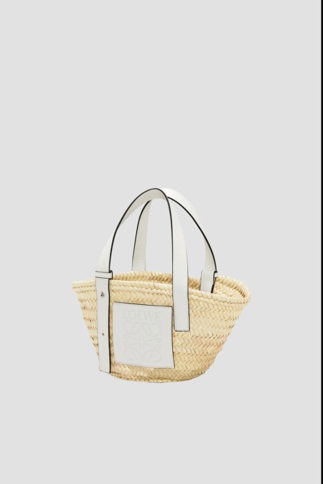 Товар бежевого цвета с внутренней стороны