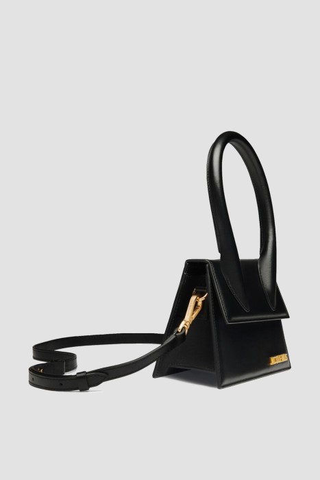 Товар черного цвета с внутренней стороны