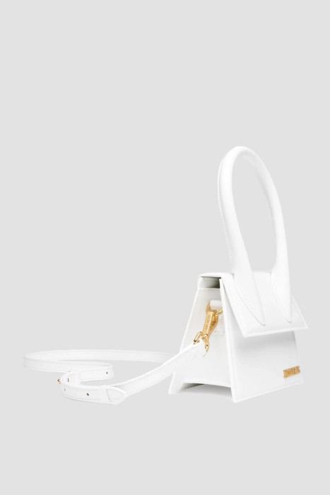 Товар белого цвета с внутренней стороны