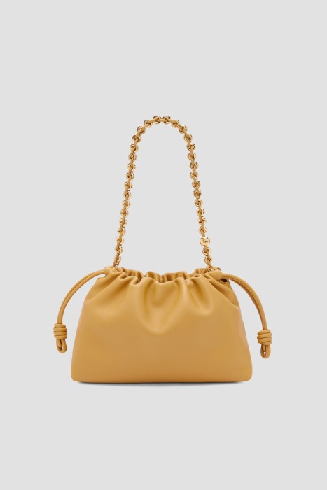 Товар бежевого цвета с внутренней стороны