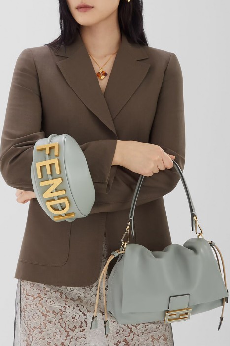 сумка  модель graphy от бренда fendi вид слева