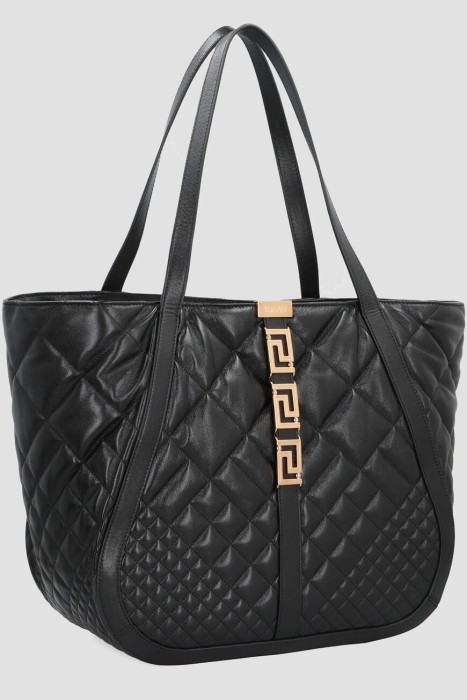 Товар черного цвета с внутренней стороны