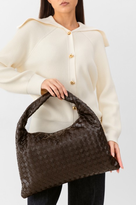 сумка  модель hop small от бренда bottega veneta вид слева