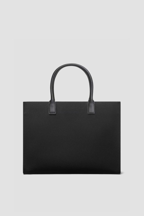 Товар черного цвета с внутренней стороны