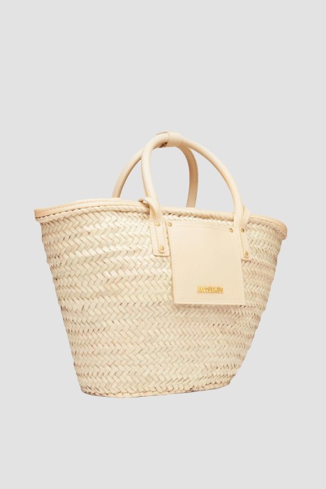 Товар бежевого цвета с внутренней стороны