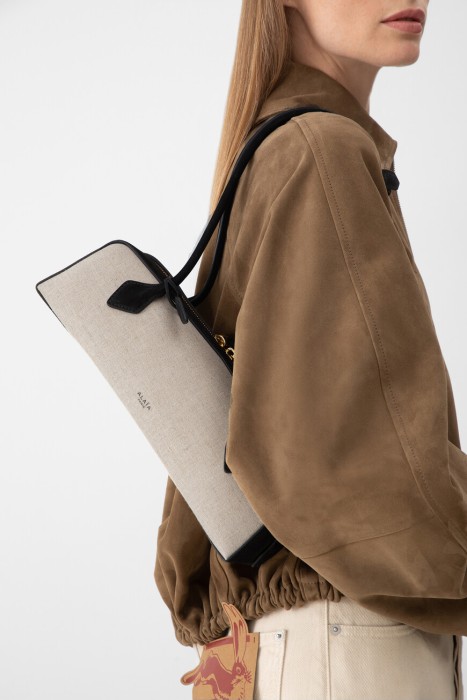 сумка  модель le teckel от бренда alaia вид слева