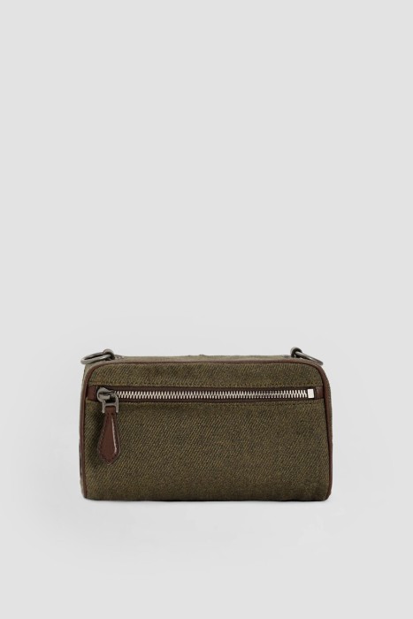 Товар зеленого цвета с внутренней стороны