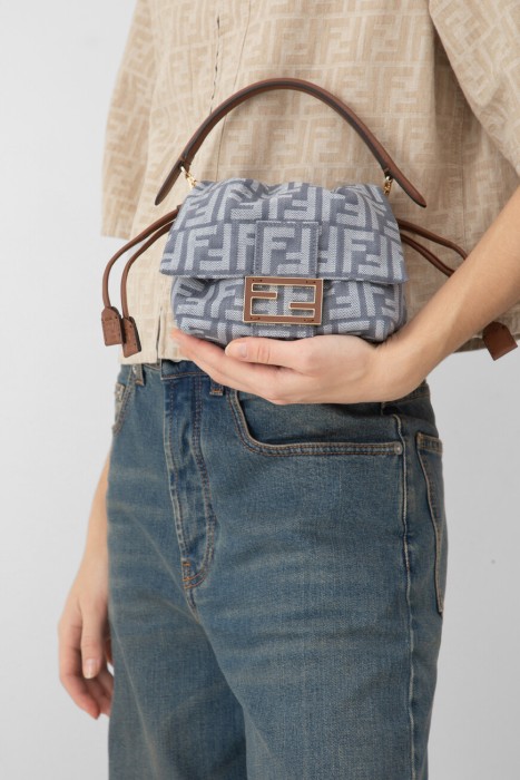 сумка  модель mamma baguette от бренда fendi вид слева