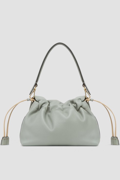 Товар зеленого цвета с внутренней стороны