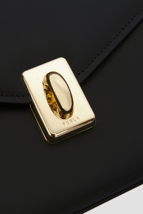 Товар черного цвета с внутренней стороны