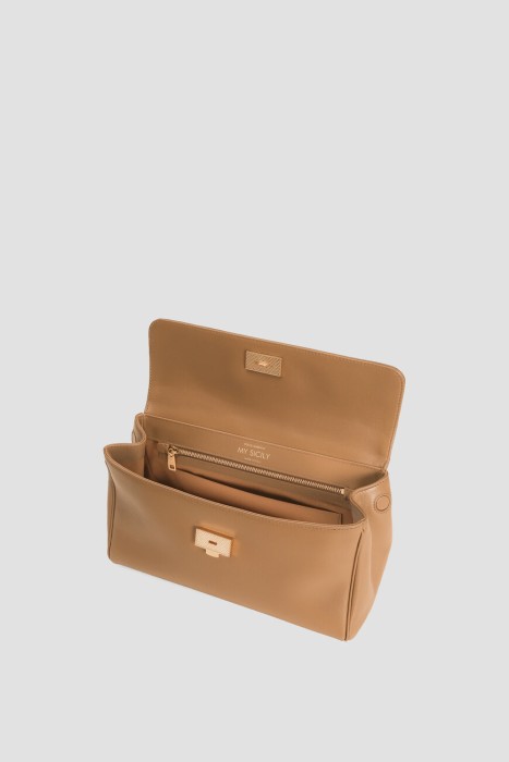 Товар коричневого цвета с внутренней стороны