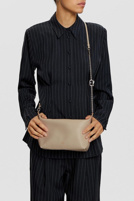 сумка  модель nuvola от бренда furla вид слева